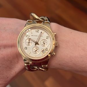 MICHAEL
Michael Kors
Michael Kors Chain
Bracelet Chronograph
Watch, 38mm